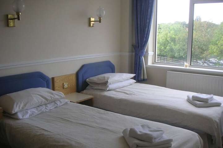 Room 5 of 9