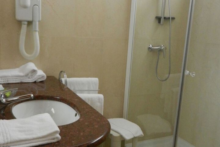 Room 16 of 37
