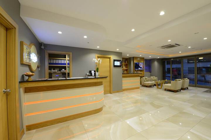 Entrance & Lobby