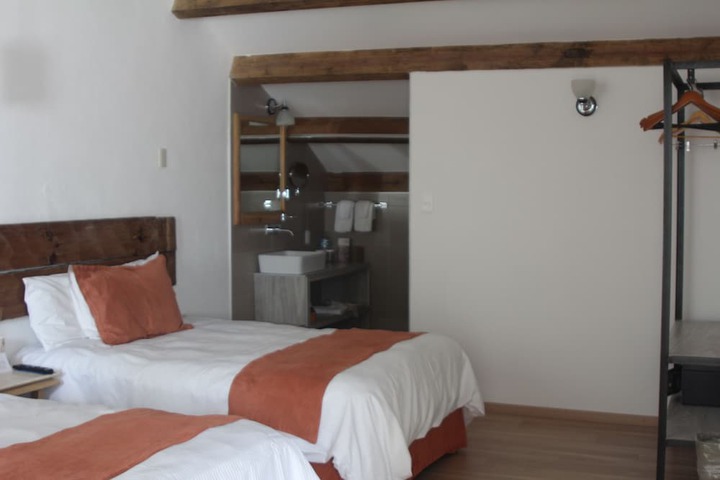 Room 16 of 80