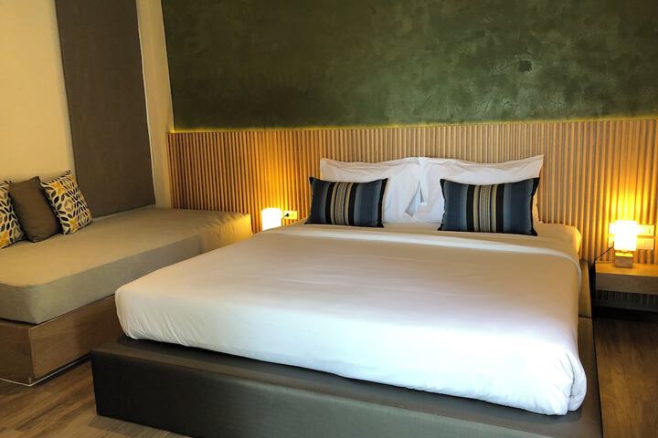 Room 18 of 250