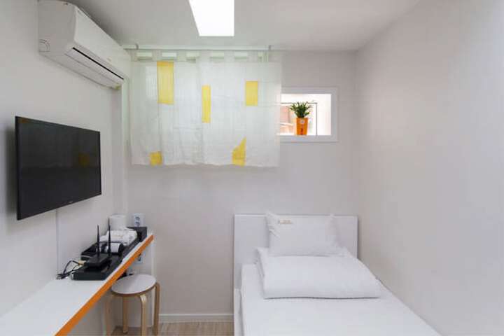 Room 12 of 60