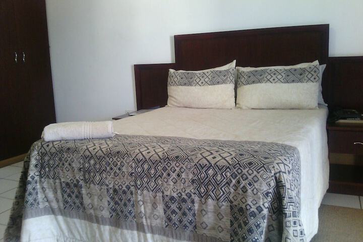 Room 4 of 17
