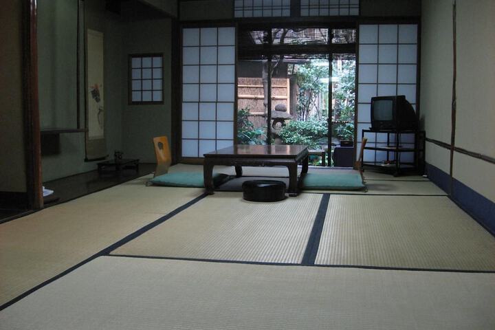 Room 5 of 35