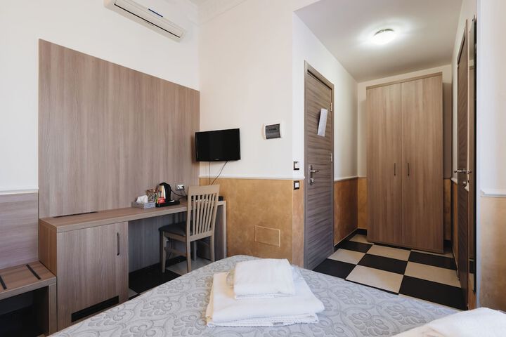 Room 76 of 180