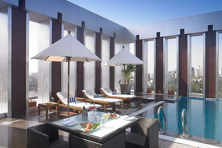Pool Hotel