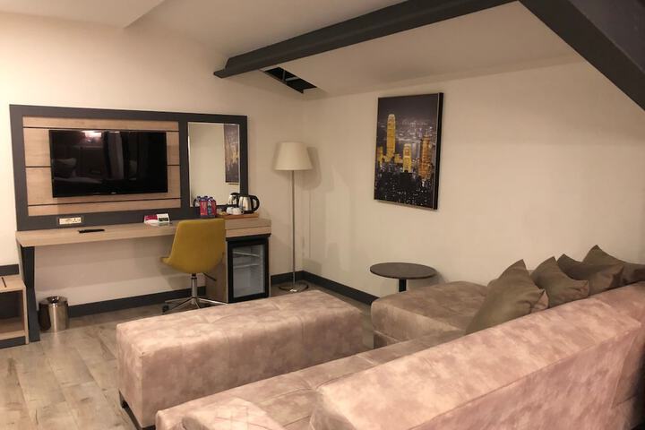 Room 8 of 41