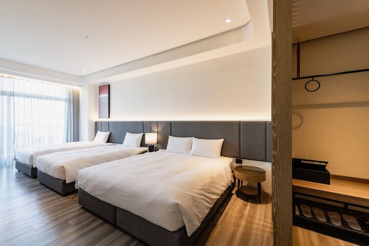 Room 21 of 49