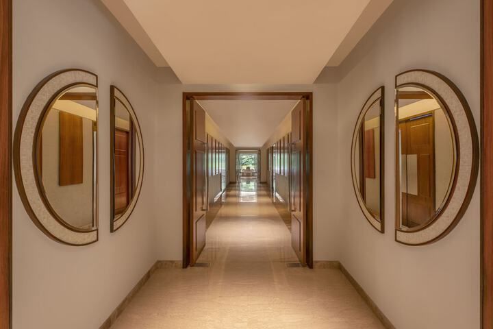 Ballroom/Hall 38 of 48