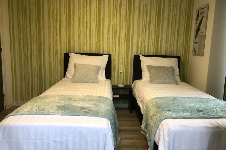Room 12 of 42