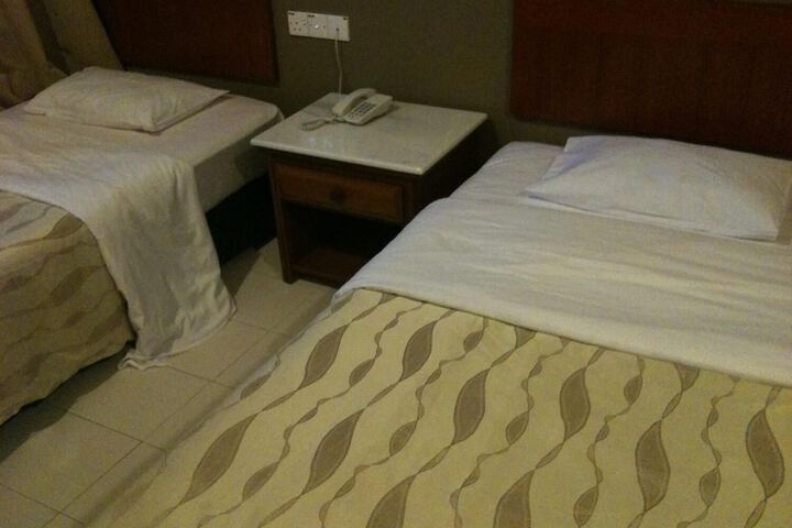 Room 11 of 34