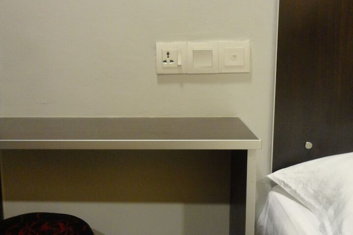 Room 12 of 18