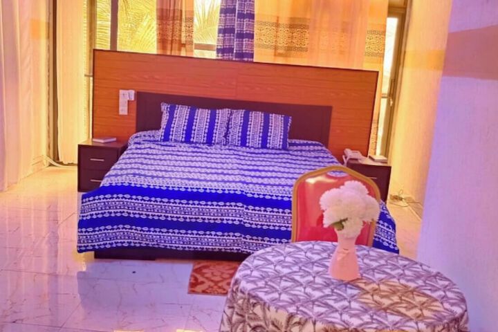 Room 30 of 285