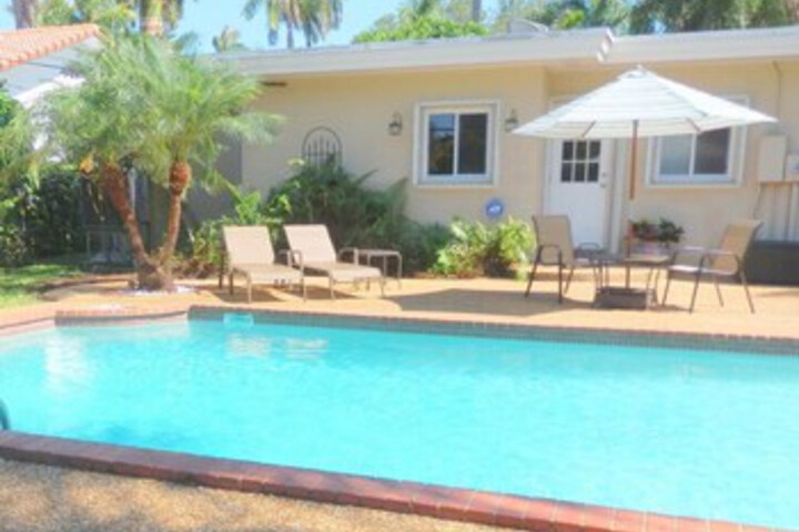 Photo of Lake Breeze 3 / 2.5 for 8 Large Pool Great Location
