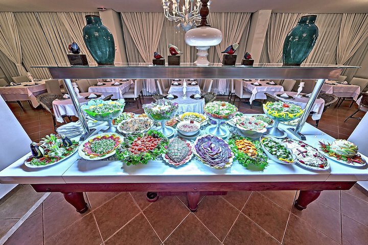 Dining 57 of 85