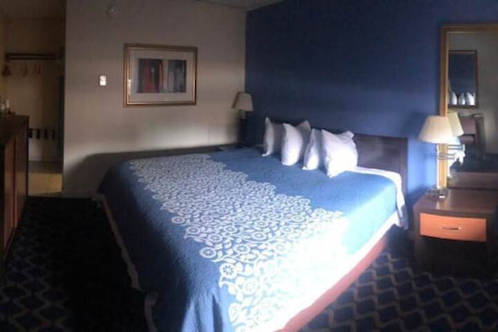 Standard | King Bed (5 of 7)
