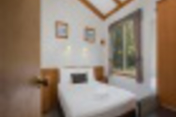 Room 360 of 406