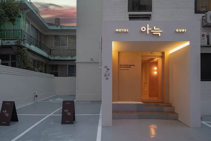 Hotel 100 of 100
