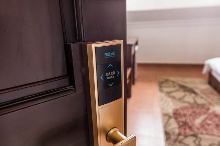 Room 43 of 82