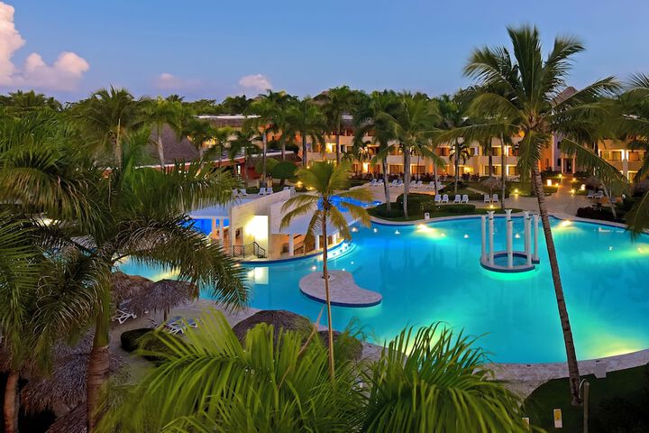 Hotel with Pool