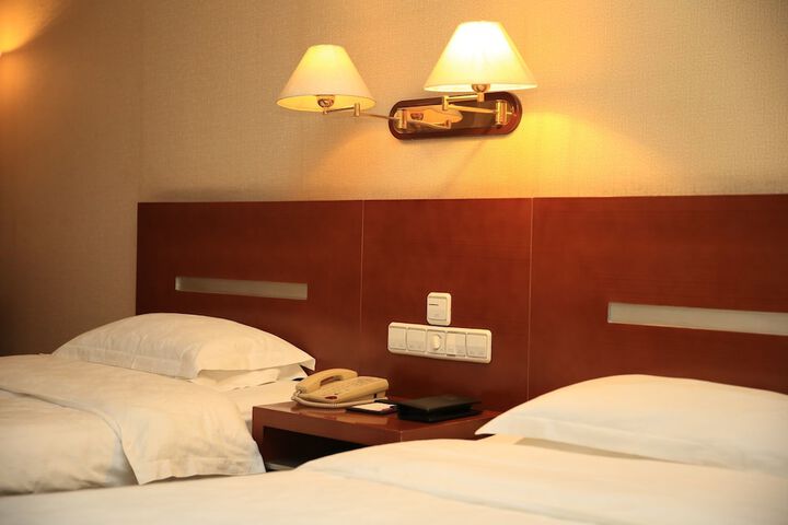 Room 8 of 25