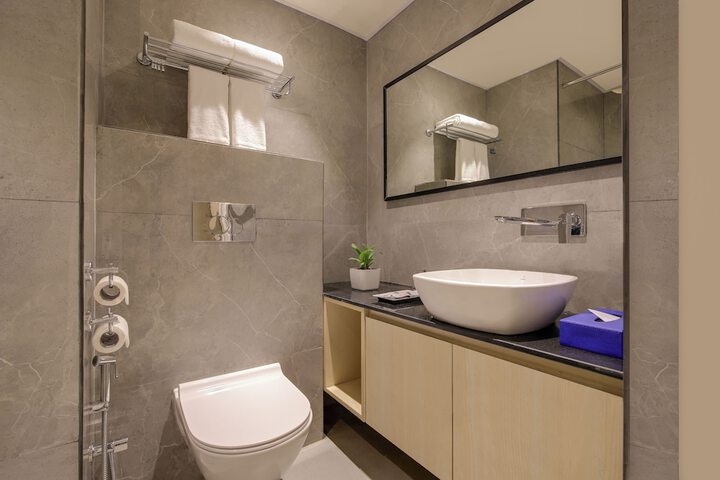 Room 32 of 48