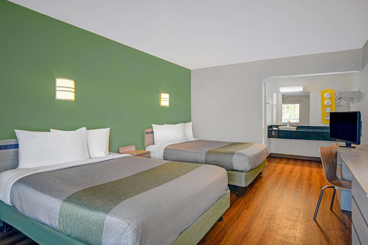 Queen Room with 2 Queen Beds Disability Accessible (2 of 19)
