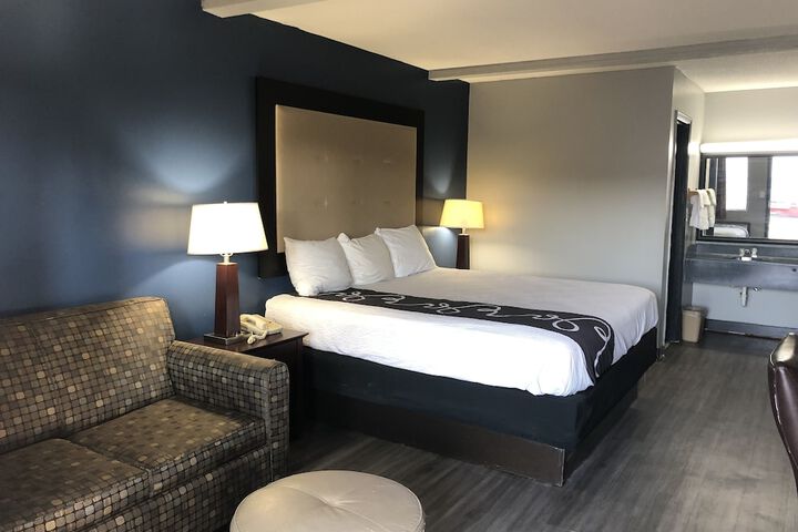 Classic King Bed (5 of 25)
