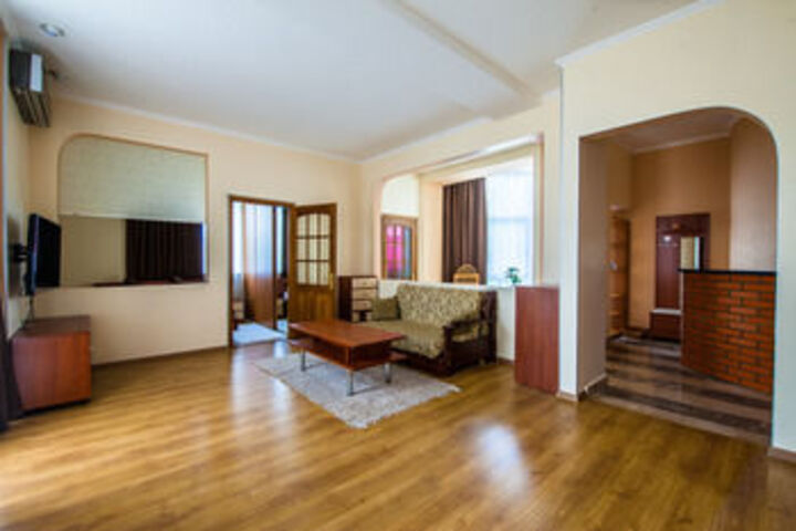 Room 41 of 46