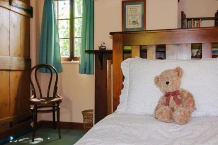 Room 3 of 6