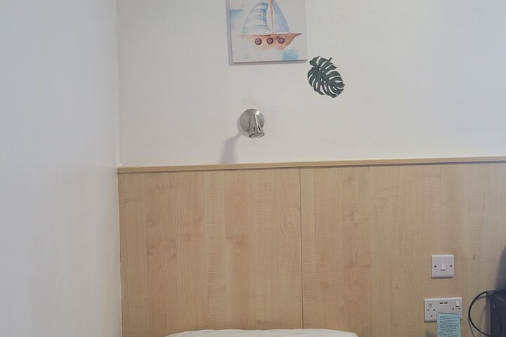 Room 14 of 104