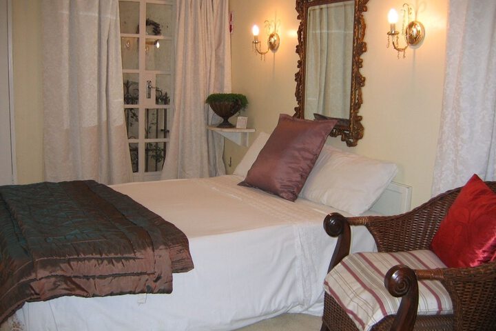 Room 4 of 27