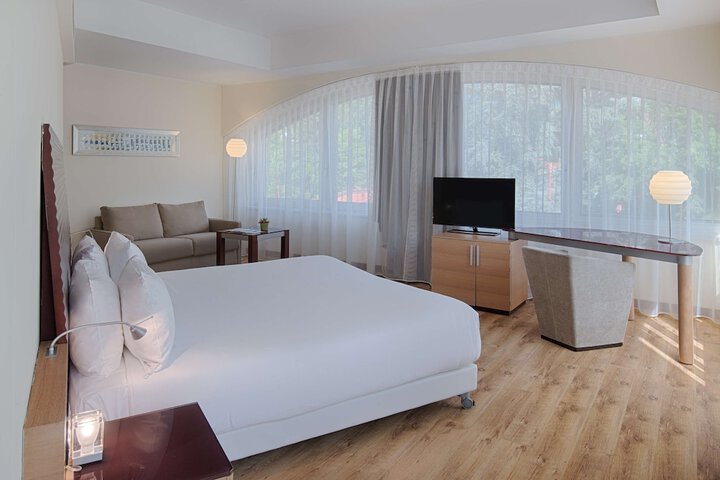 Room 16 of 48