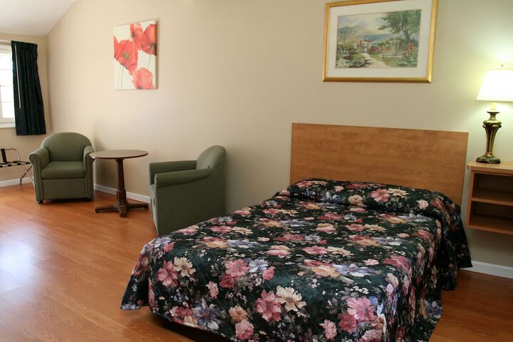 Room 5 of 106