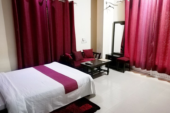Room 13 of 25