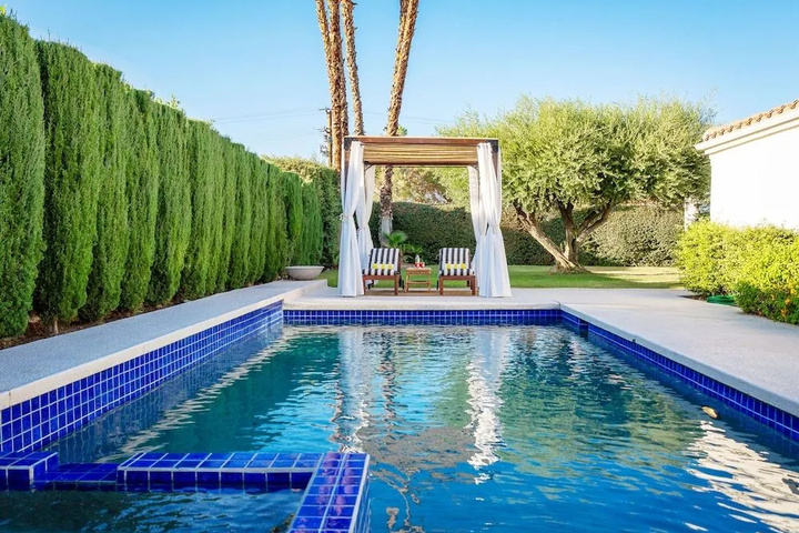 Pool 14 of 18