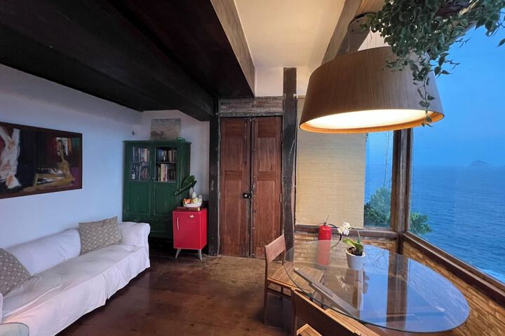 Room 17 of 76
