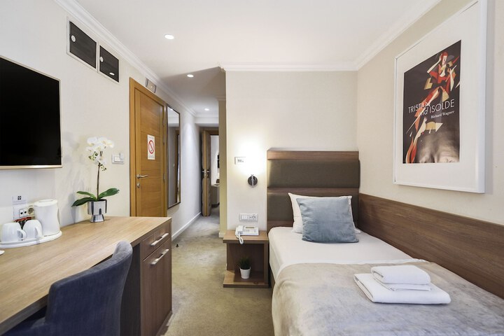 Room 6 of 29
