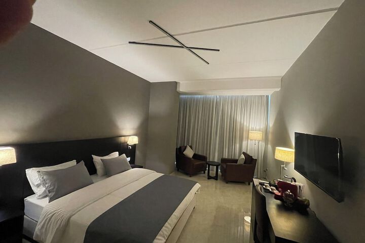 Room 6 of 19