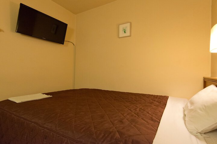 Room 6 of 34