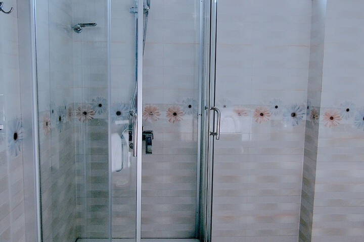 Room 13 of 32