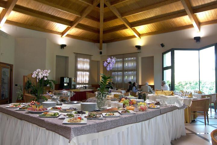Dining 49 of 73