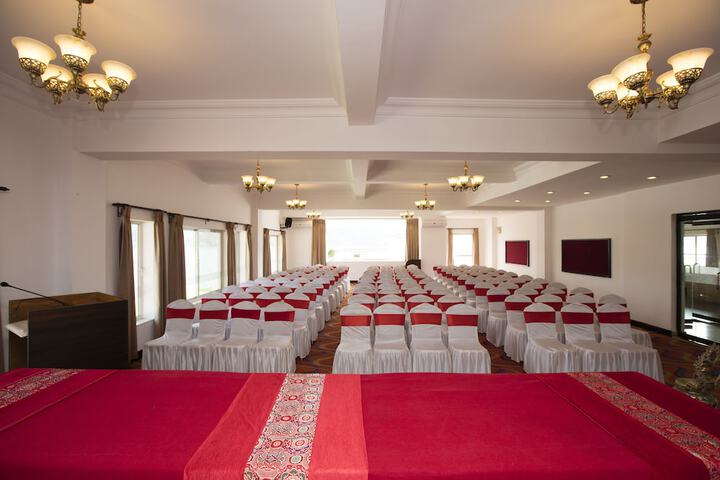 Ballroom/Hall 49 of 63