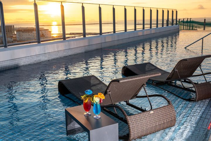 Pool 60 of 138