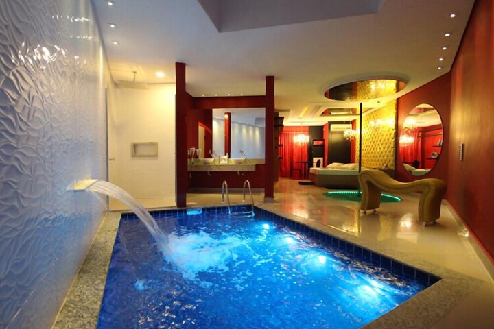 Pool 50 of 61