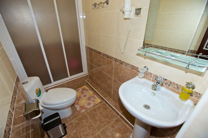Room 8 of 85