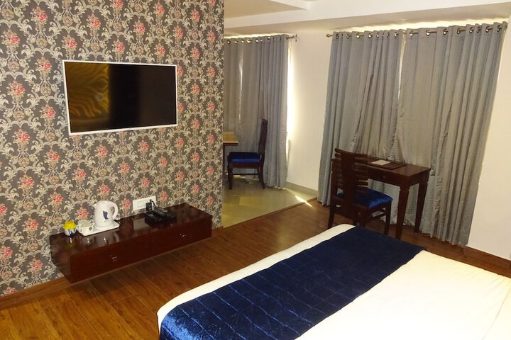 Room 15 of 38