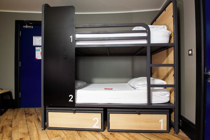 Room 33 of 61