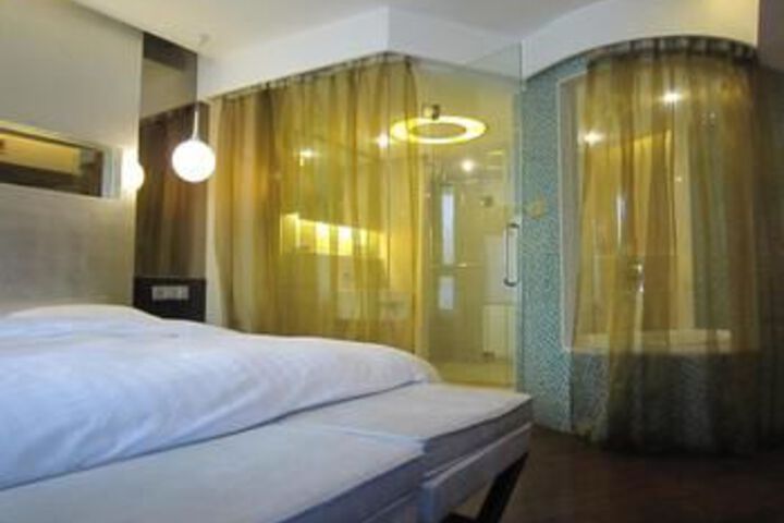 Room 17 of 51