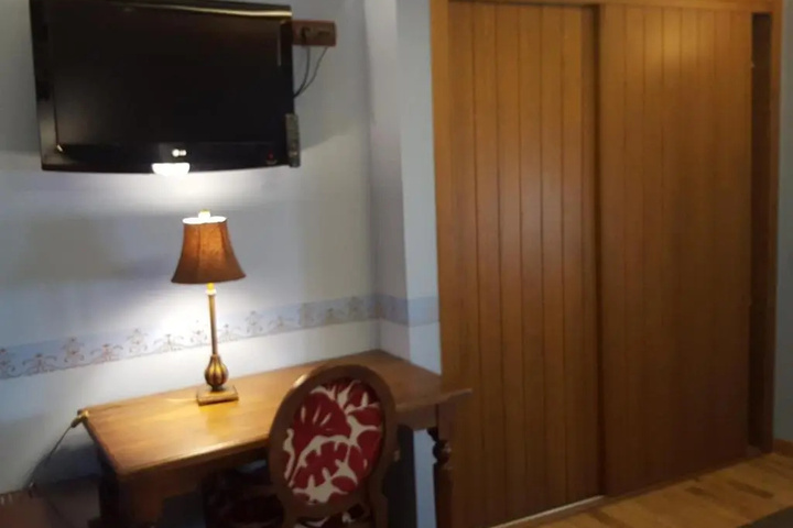 Room 6 of 15
